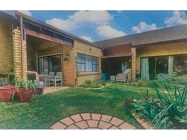 <!--[if BLOCK]><![endif]--> 10 Maroela One Cedar Avenue West, Fourways,  Sandton <!--[if ENDBLOCK]><![endif]-->